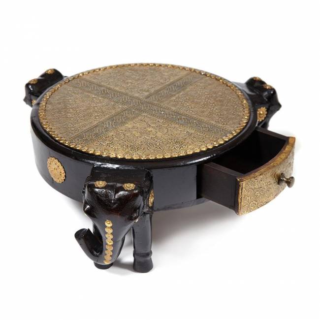 Столик Secret De Maison 3 SLONA ( mod. ND-005) дерево манго/латунная чеканка, Dia 48. В 19 см, этническая роспись (Комплект из 2 шт.) этническая роспись дерево манго/латунная чеканка