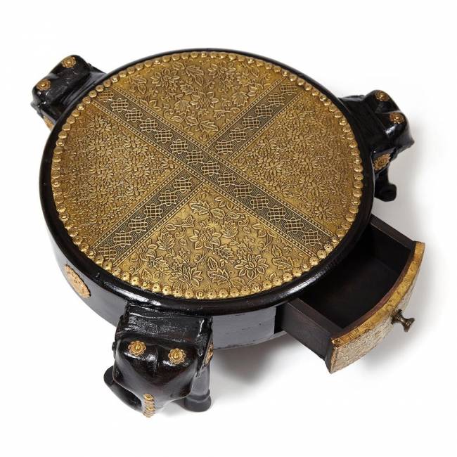 Столик Secret De Maison 3 SLONA ( mod. ND-005) дерево манго/латунная чеканка, Dia 48. В 19 см, этническая роспись (Комплект из 2 шт.) этническая роспись дерево манго/латунная чеканка