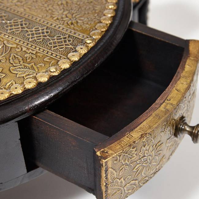 Столик Secret De Maison 3 SLONA ( mod. ND-005) дерево манго/латунная чеканка, Dia 48. В 19 см, этническая роспись (Комплект из 2 шт.) этническая роспись дерево манго/латунная чеканка