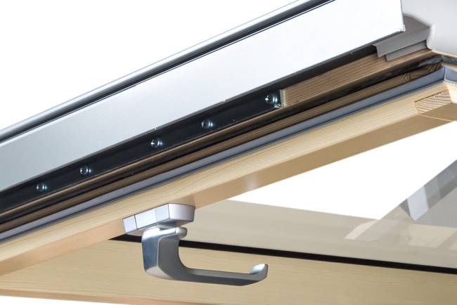 Деревянное мансардное окно FTP-V U5 THERMO со среднеповоротным открыванием Деревянное мансардное окно FTP-V U5 THERMO со среднеповоротным открыванием