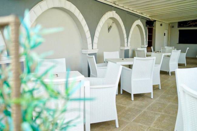 Стол пластиковый Orlando 80 белый 800х800х750 мм